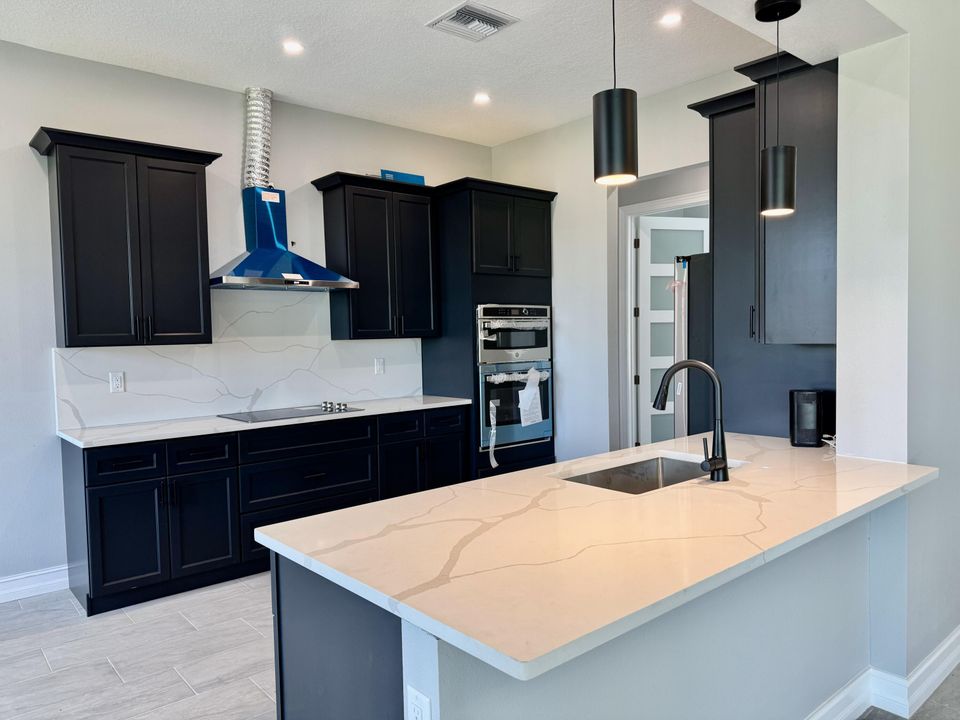 На продажу: $599,000 (4 спален, 2 ванн, 2000 Квадратных фут)