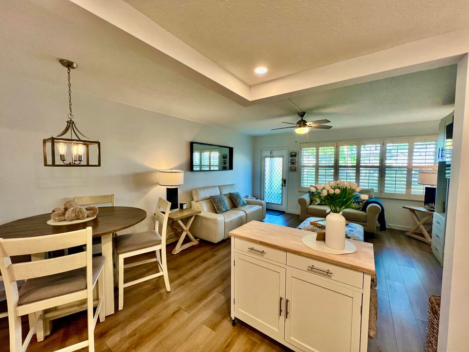 На продажу: $129,000 (1 спален, 1 ванн, 585 Квадратных фут)