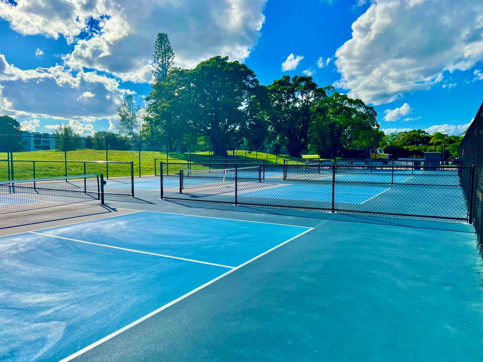 На продажу: $129,000 (1 спален, 1 ванн, 585 Квадратных фут)