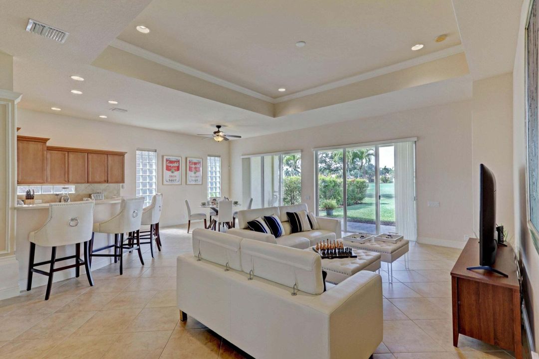 出租: $6,900 (3 贝兹, 2 浴室, 2085 平方英尺)