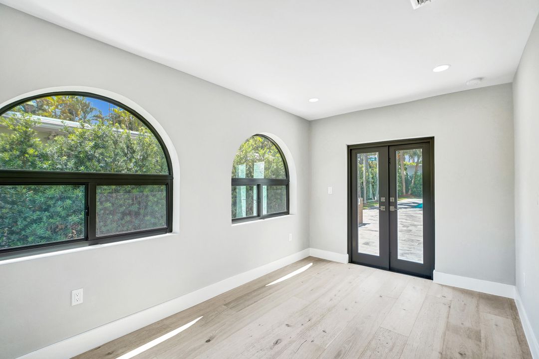 For Sale: $2,790,000 (3 beds, 2 baths, 2599 Square Feet)