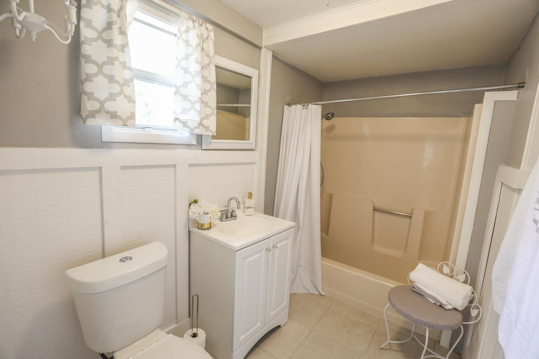 На продажу: $197,500 (4 спален, 1 ванн, 876 Квадратных фут)