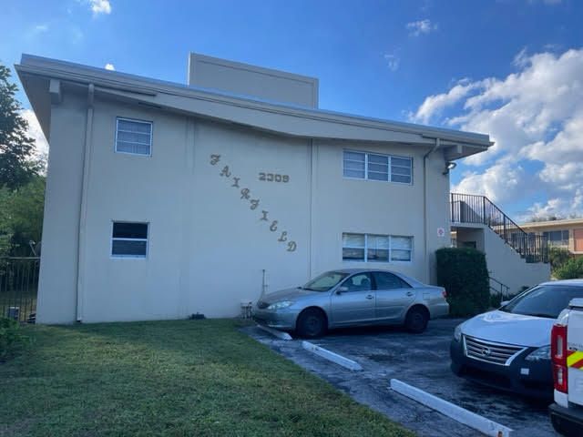 Active With Contract: $1,400 (1 beds, 1 baths, 615 Square Feet)