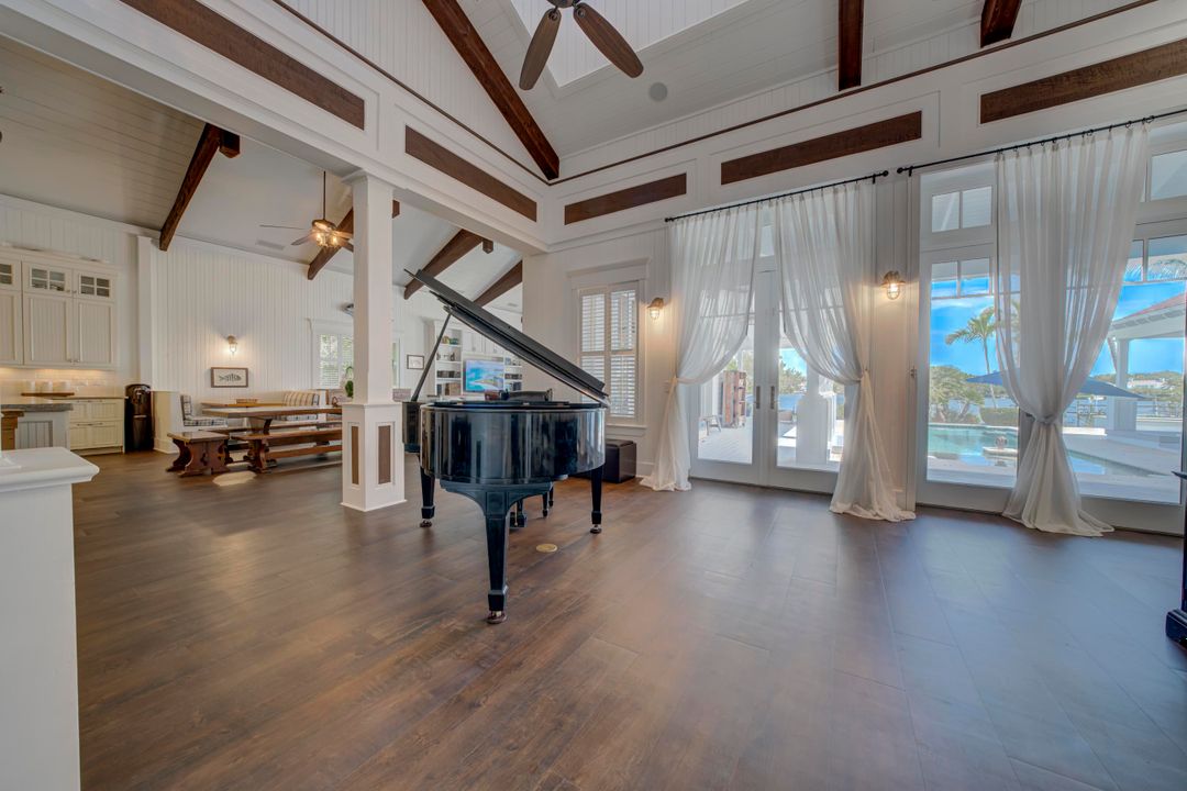 待售: $17,900,000 (5 贝兹, 7 浴室, 8837 平方英尺)