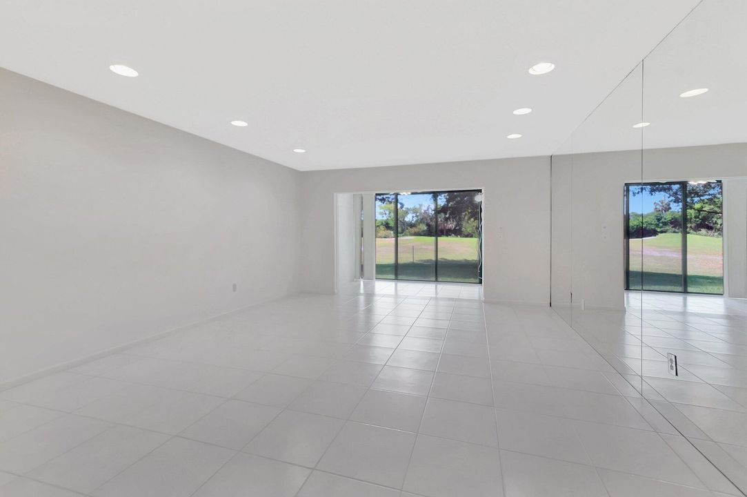 Active With Contract: $205,000 (2 beds, 2 baths, 1216 Square Feet)