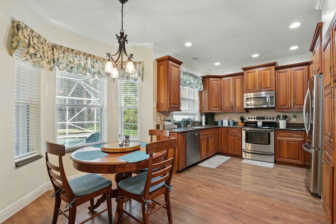 待售: $724,000 (4 贝兹, 2 浴室, 2609 平方英尺)