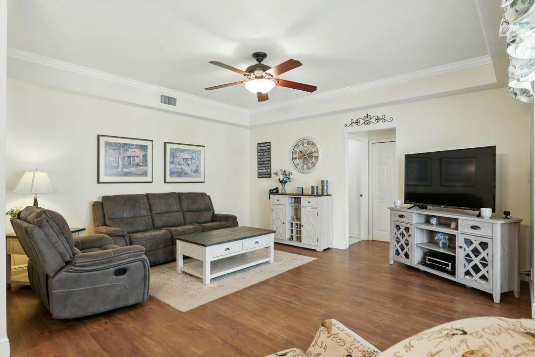 待售: $724,000 (4 贝兹, 2 浴室, 2609 平方英尺)