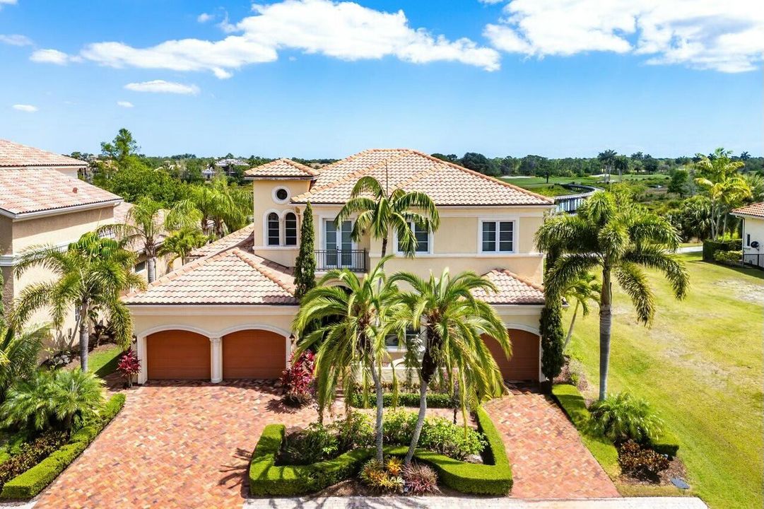 Recently Sold: $2,250,000 (4 beds, 4 baths, 4613 Square Feet)