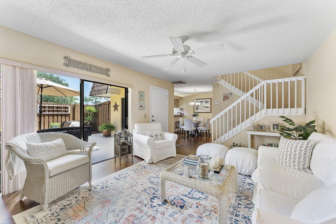 Recently Sold: $320,000 (3 beds, 2 baths, 1488 Square Feet)