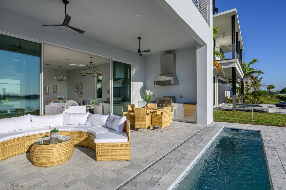 На продажу: $2,999,000 (4 спален, 4 ванн, 3501 Квадратных фут)