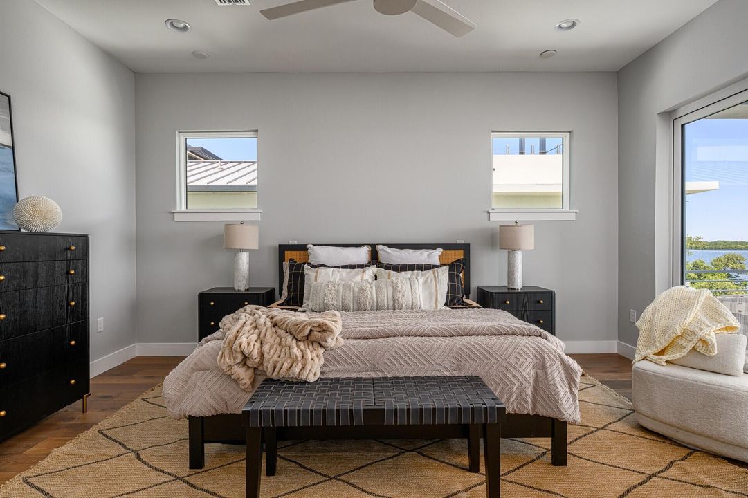 На продажу: $2,999,000 (4 спален, 4 ванн, 3501 Квадратных фут)