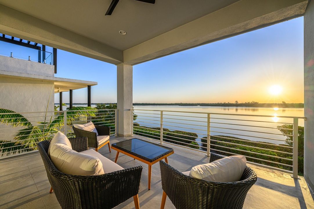 На продажу: $2,999,000 (4 спален, 4 ванн, 3501 Квадратных фут)