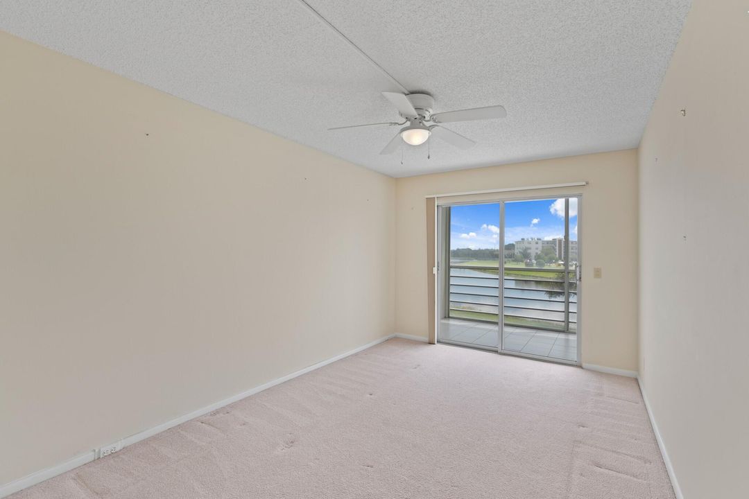 合同活跃: $92,500 (2 贝兹, 1 浴室, 861 平方英尺)