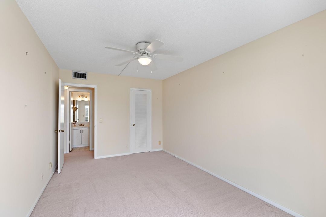 合同活跃: $92,500 (2 贝兹, 1 浴室, 861 平方英尺)