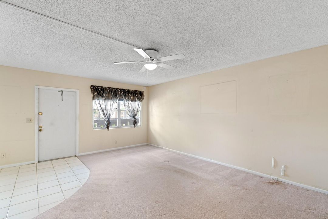 合同活跃: $92,500 (2 贝兹, 1 浴室, 861 平方英尺)