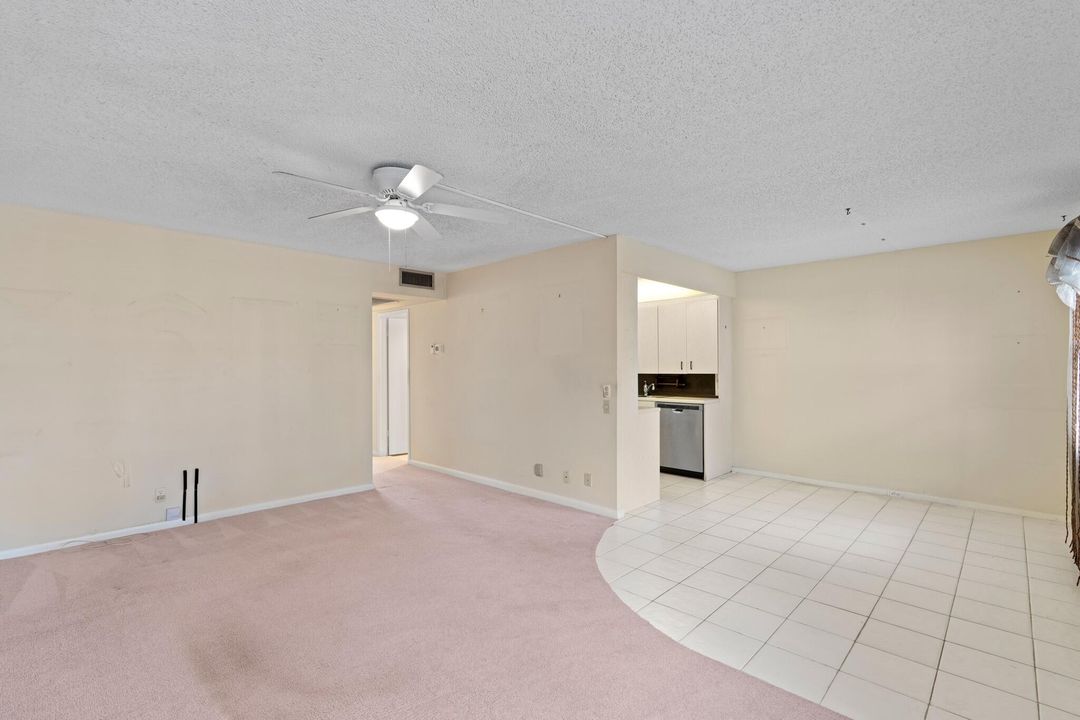 合同活跃: $92,500 (2 贝兹, 1 浴室, 861 平方英尺)