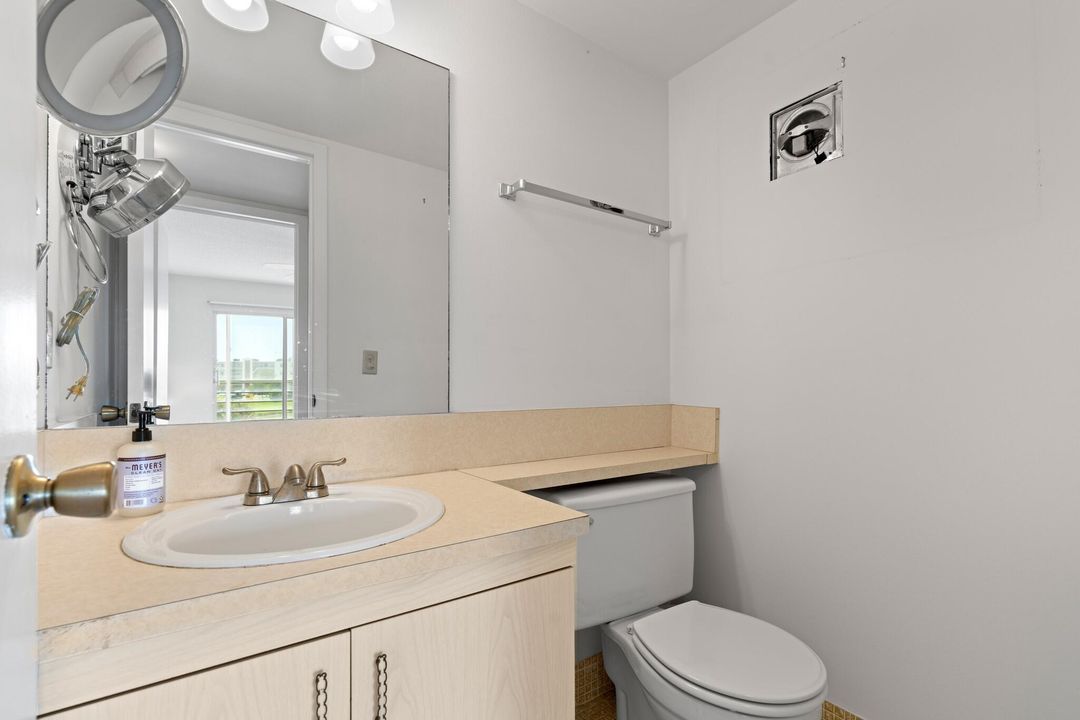 合同活跃: $92,500 (2 贝兹, 1 浴室, 861 平方英尺)