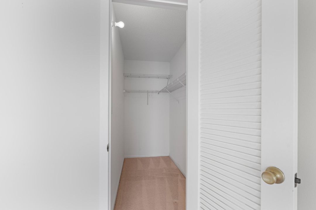 合同活跃: $92,500 (2 贝兹, 1 浴室, 861 平方英尺)