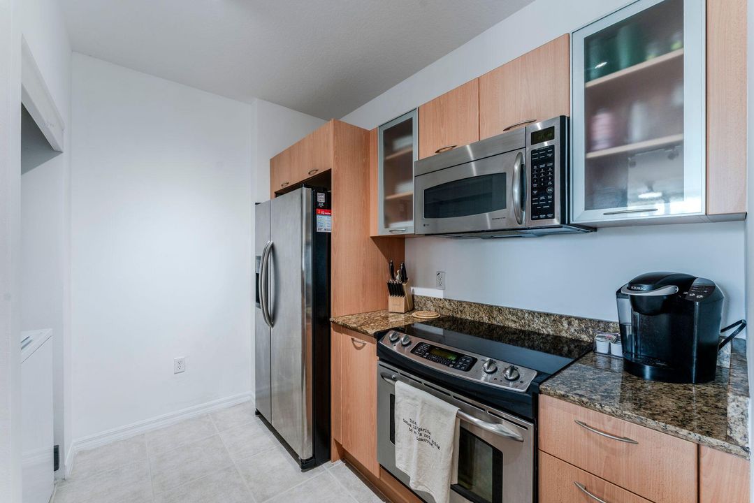 For Rent: $4,500 (1 beds, 1 baths, 691 Square Feet)