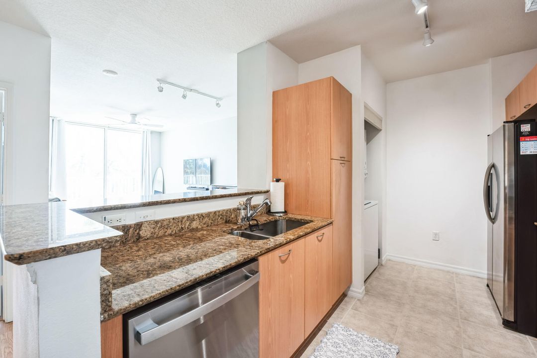 For Rent: $4,500 (1 beds, 1 baths, 691 Square Feet)