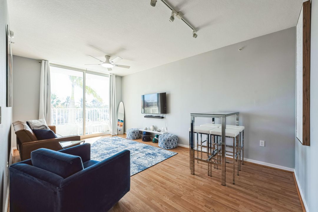 For Rent: $4,500 (1 beds, 1 baths, 691 Square Feet)