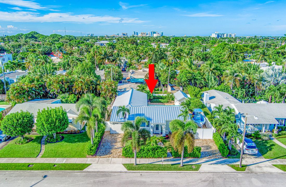 Под контрактом: $1,550,000 (4 спален, 4 ванн, 1896 Квадратных фут)