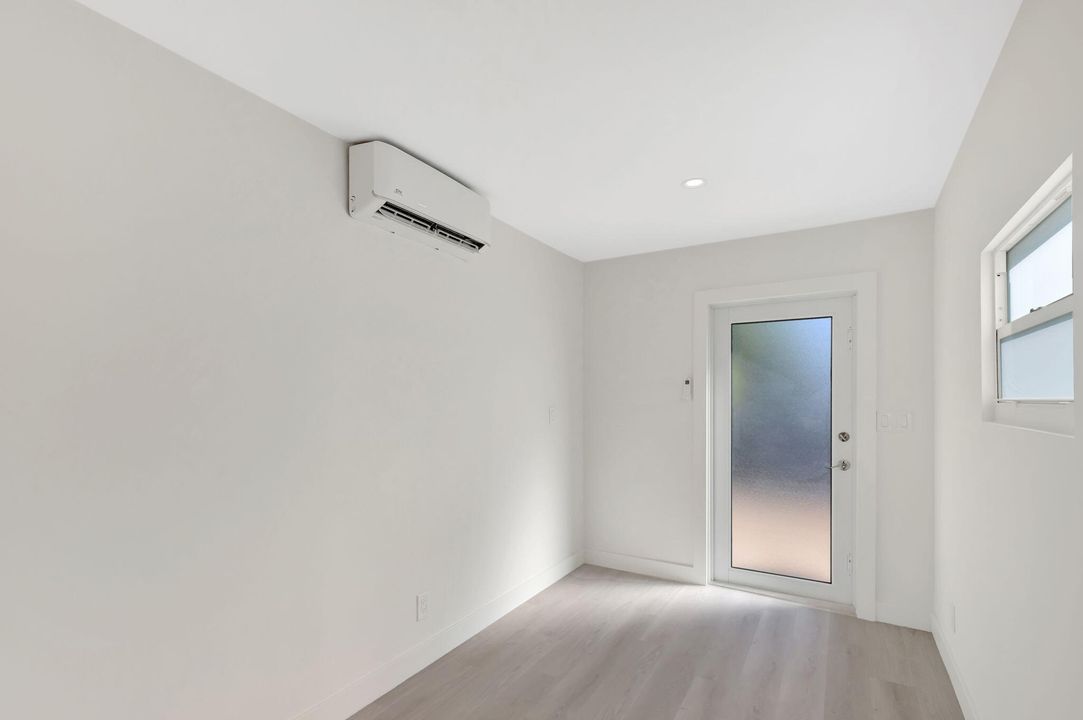 Под контрактом: $1,550,000 (4 спален, 4 ванн, 1896 Квадратных фут)