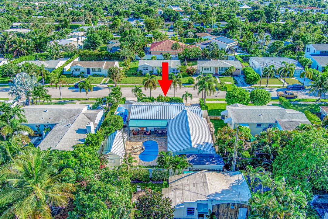 Под контрактом: $1,550,000 (4 спален, 4 ванн, 1896 Квадратных фут)