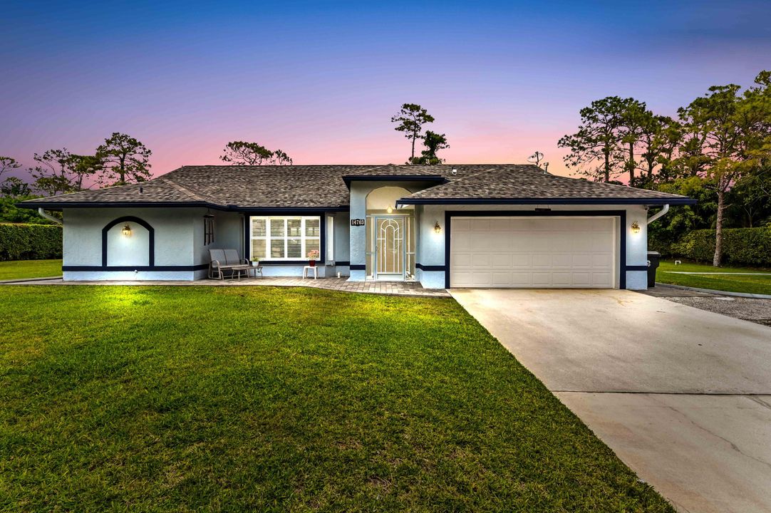 Недавно продано: $745,000 (4 спален, 2 ванн, 2122 Квадратных фут)