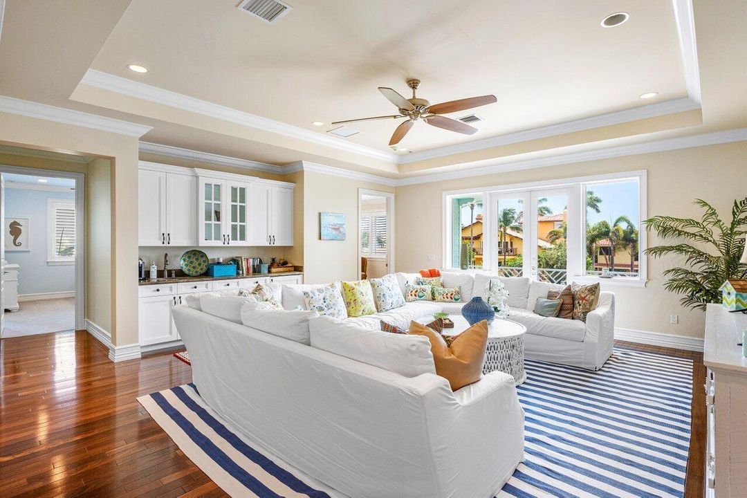 En Venta: $5,875,000 (5 camas, 6 baños, 6079 Pies cuadrados)