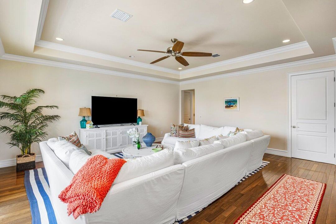 En Venta: $5,875,000 (5 camas, 6 baños, 6079 Pies cuadrados)