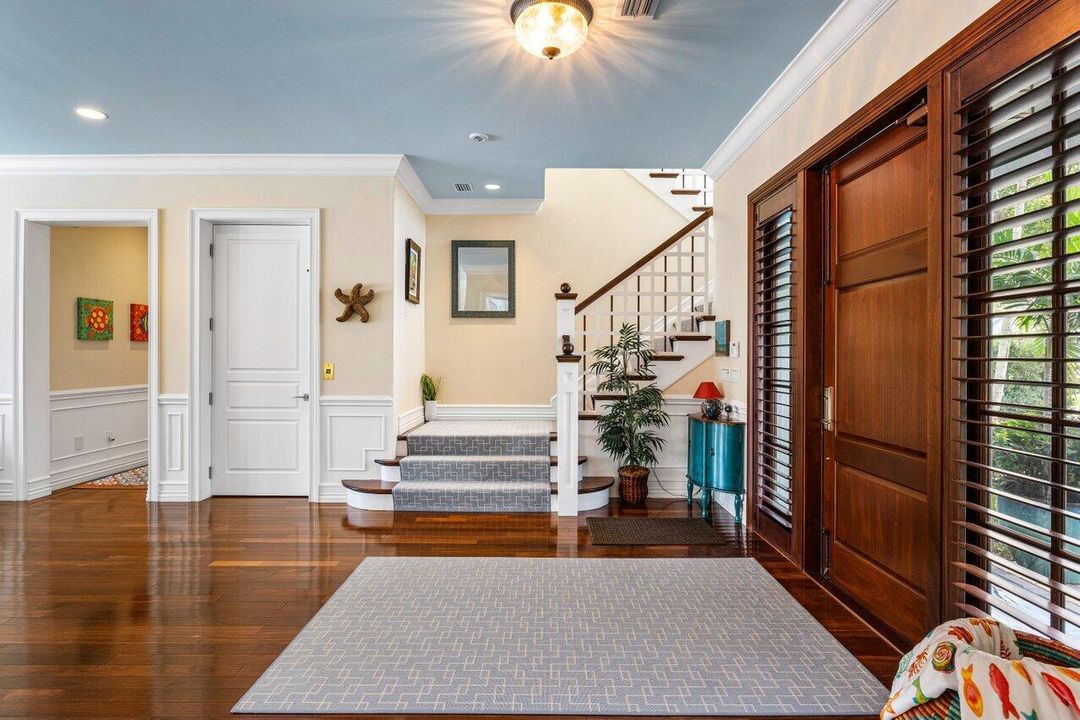 En Venta: $5,875,000 (5 camas, 6 baños, 6079 Pies cuadrados)