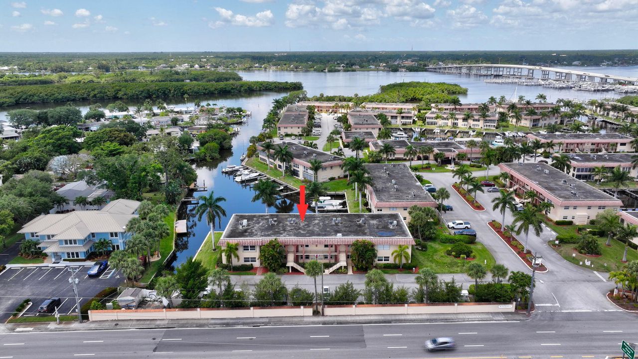 For Sale: $169,900 (1 beds, 1 baths, 685 Square Feet)