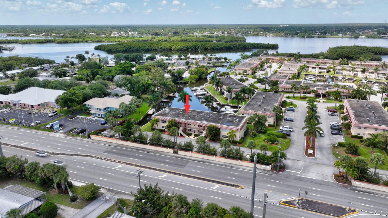 For Sale: $169,900 (1 beds, 1 baths, 685 Square Feet)