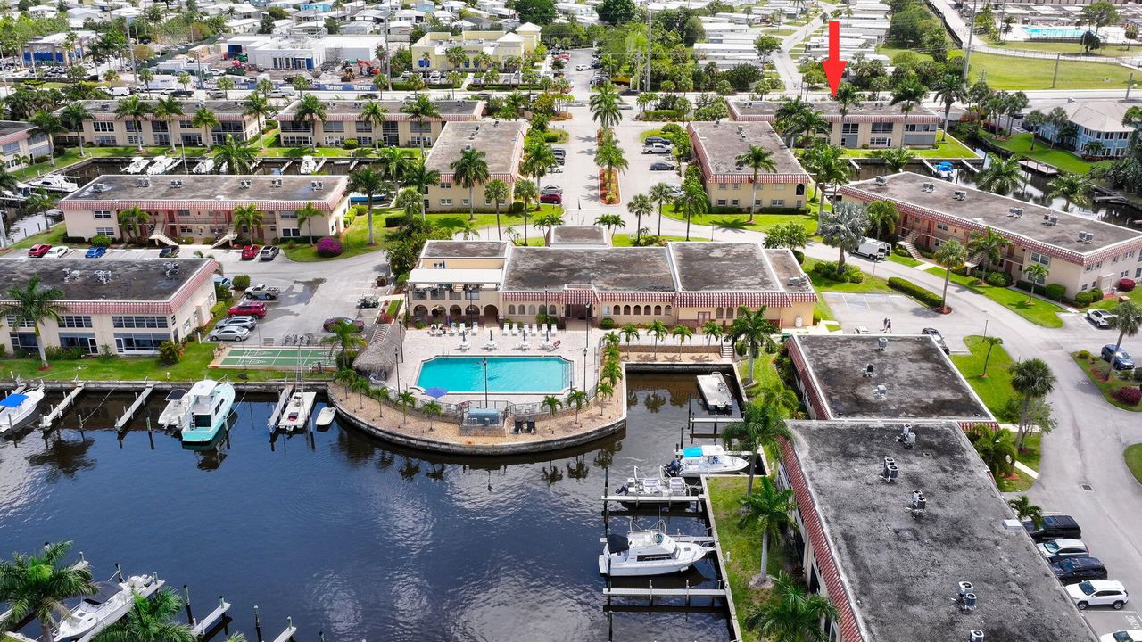 For Sale: $169,900 (1 beds, 1 baths, 685 Square Feet)