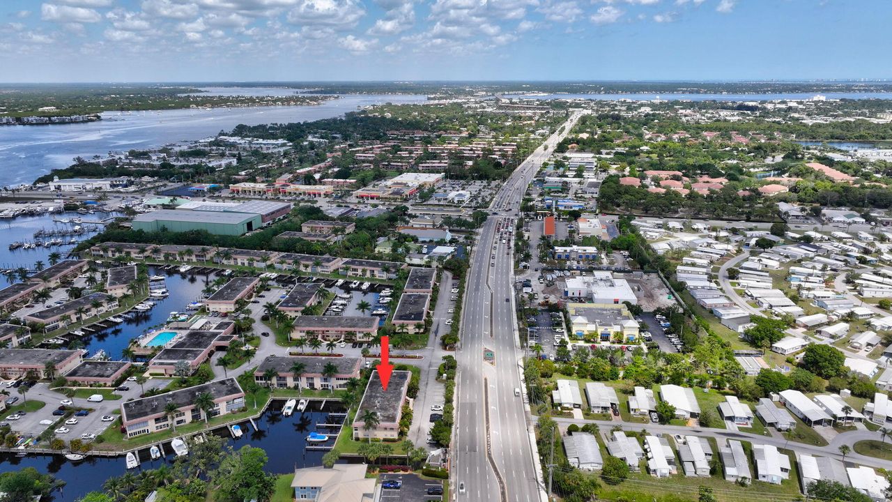 For Sale: $169,900 (1 beds, 1 baths, 685 Square Feet)