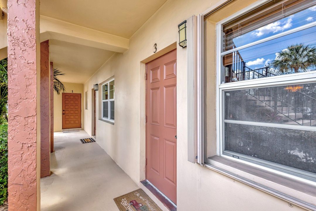 For Sale: $169,900 (1 beds, 1 baths, 685 Square Feet)