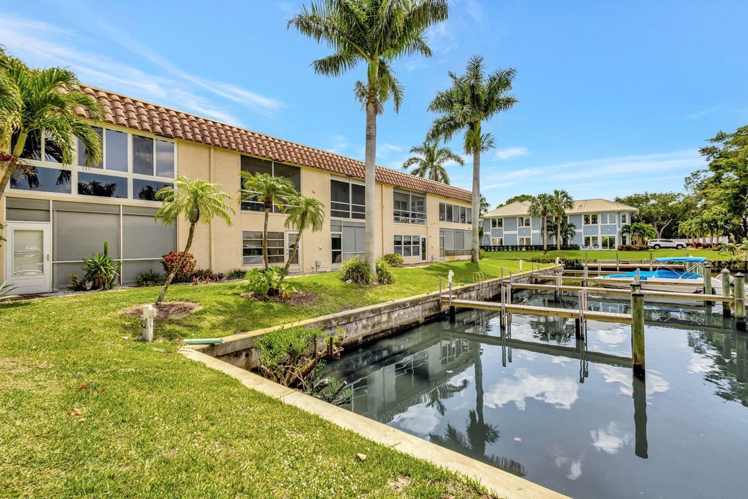 For Sale: $169,900 (1 beds, 1 baths, 685 Square Feet)