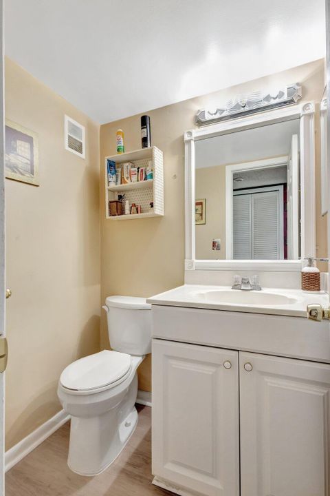 For Sale: $169,900 (1 beds, 1 baths, 685 Square Feet)