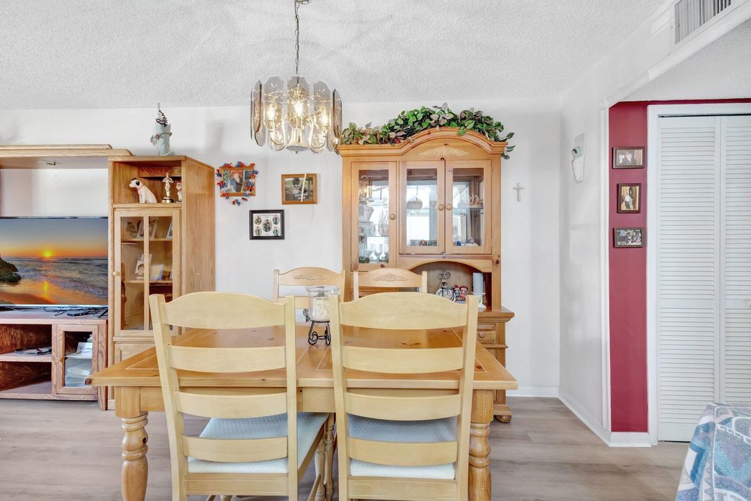 For Sale: $169,900 (1 beds, 1 baths, 685 Square Feet)