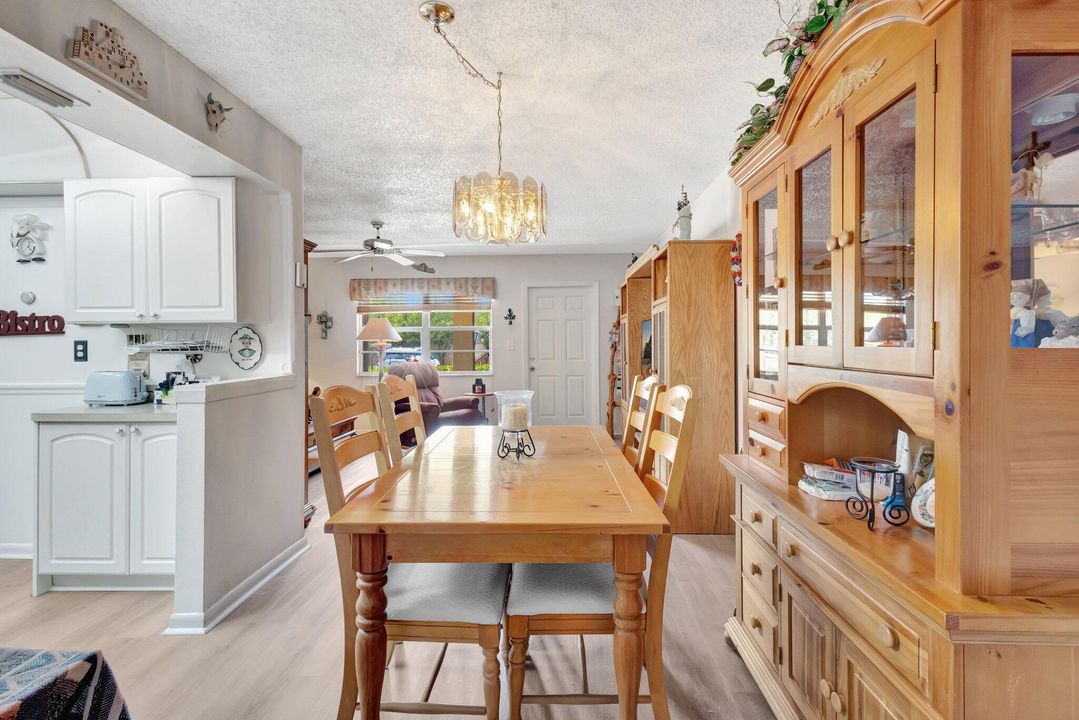 For Sale: $169,900 (1 beds, 1 baths, 685 Square Feet)