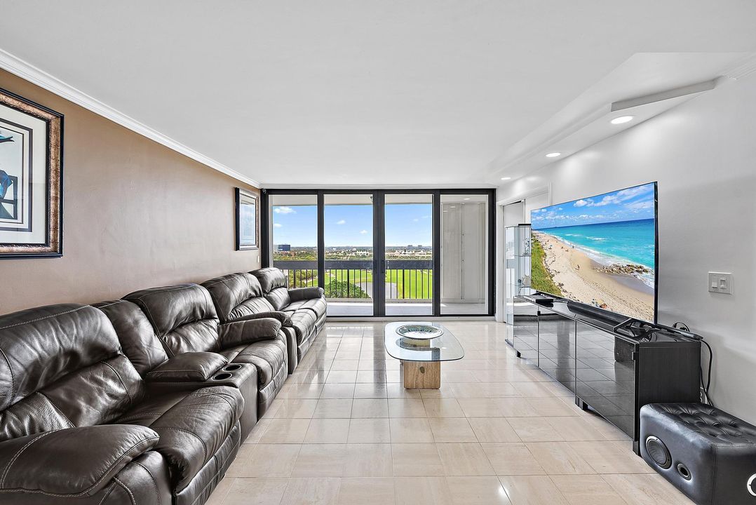 Active With Contract: $359,900 (3 beds, 2 baths, 1499 Square Feet)