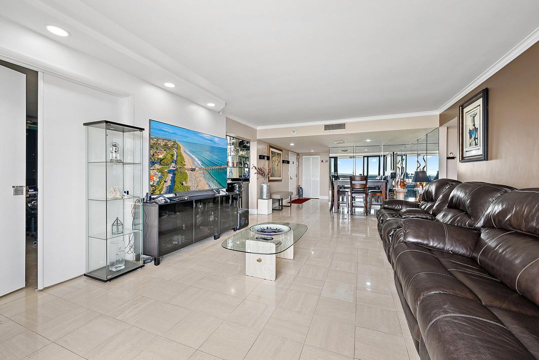 Active With Contract: $359,900 (3 beds, 2 baths, 1499 Square Feet)