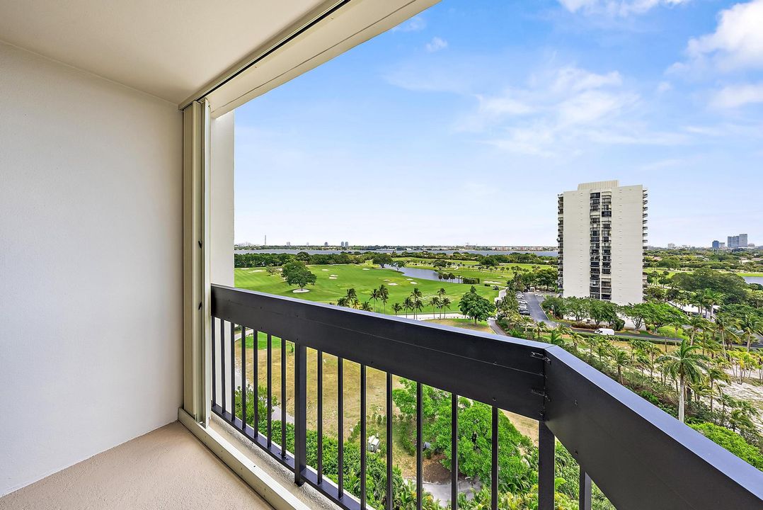 Active With Contract: $359,900 (3 beds, 2 baths, 1499 Square Feet)