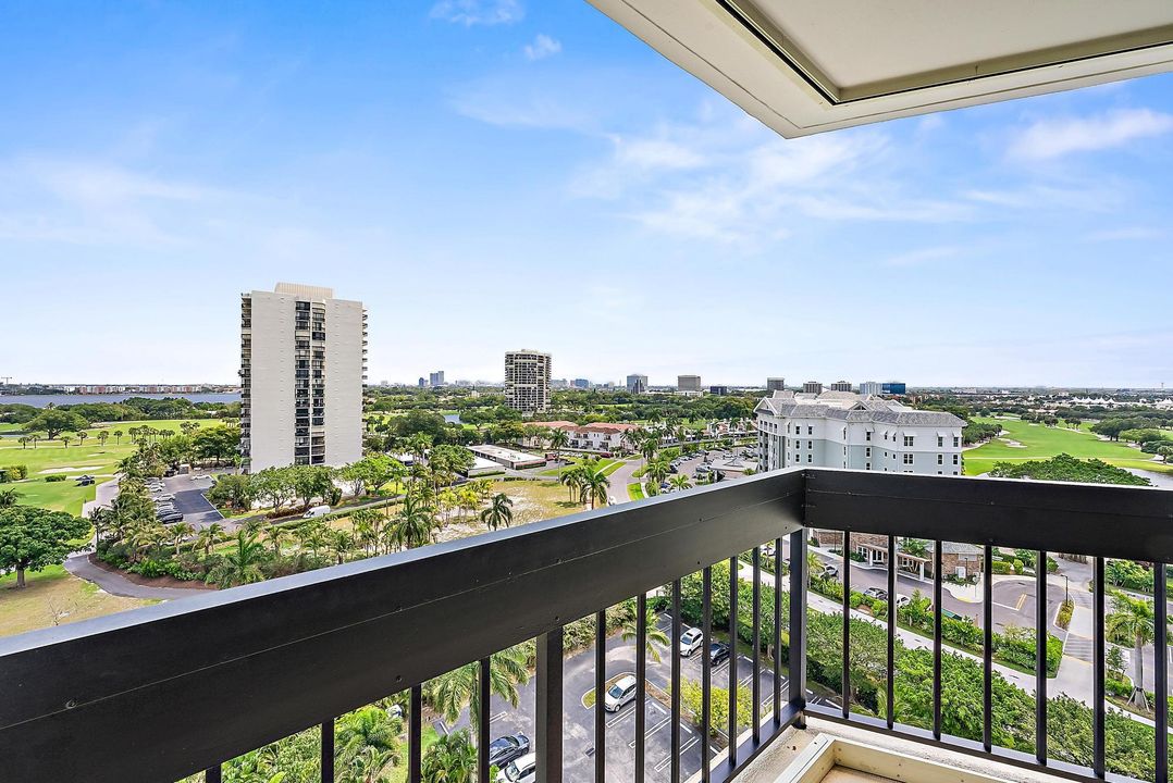 Active With Contract: $359,900 (3 beds, 2 baths, 1499 Square Feet)