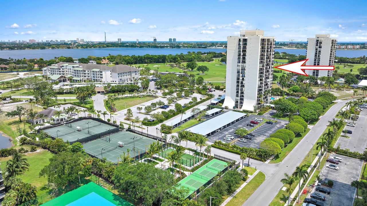 Active With Contract: $359,900 (3 beds, 2 baths, 1499 Square Feet)