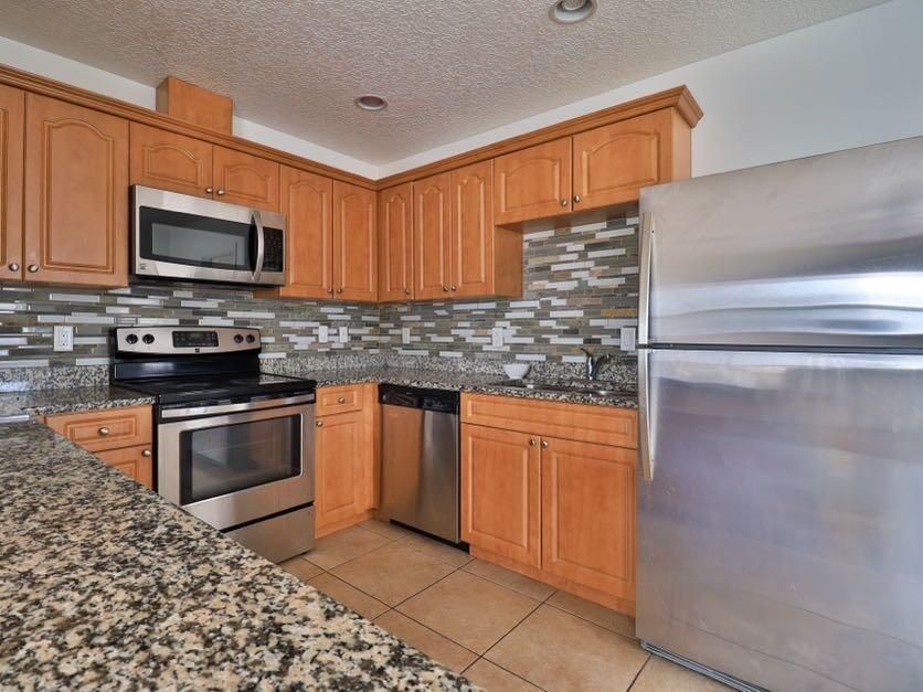 待售: $764,000 (0 贝兹, 0 浴室, 2115 平方英尺)