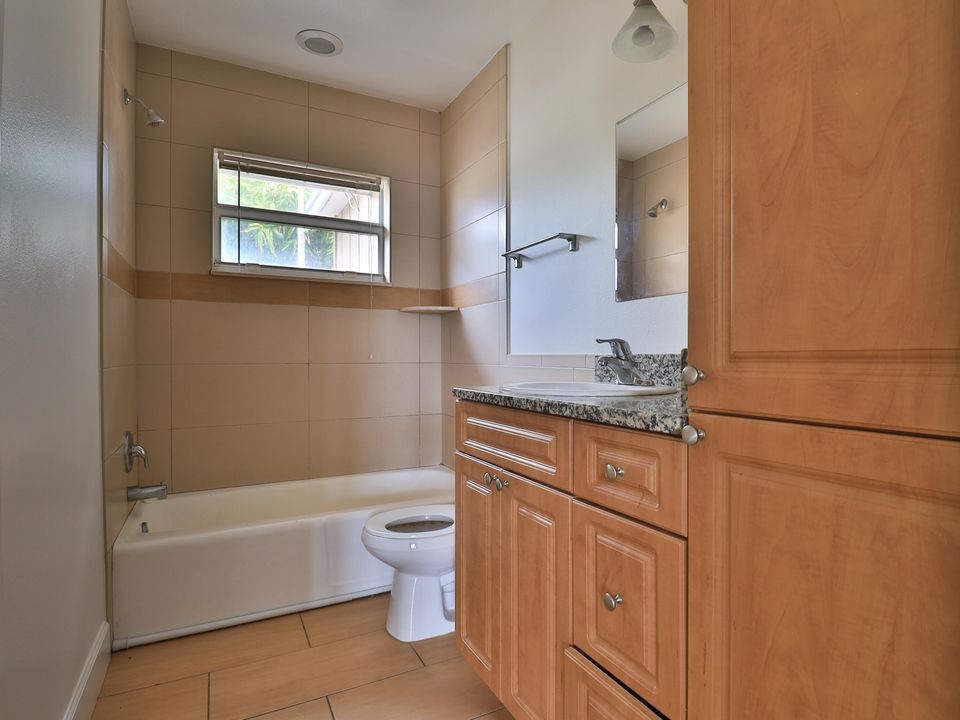 待售: $764,000 (0 贝兹, 0 浴室, 2115 平方英尺)