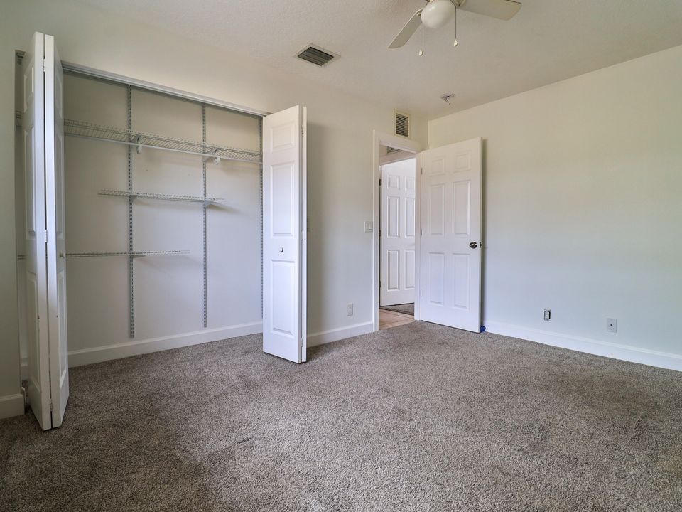 待售: $764,000 (0 贝兹, 0 浴室, 2115 平方英尺)