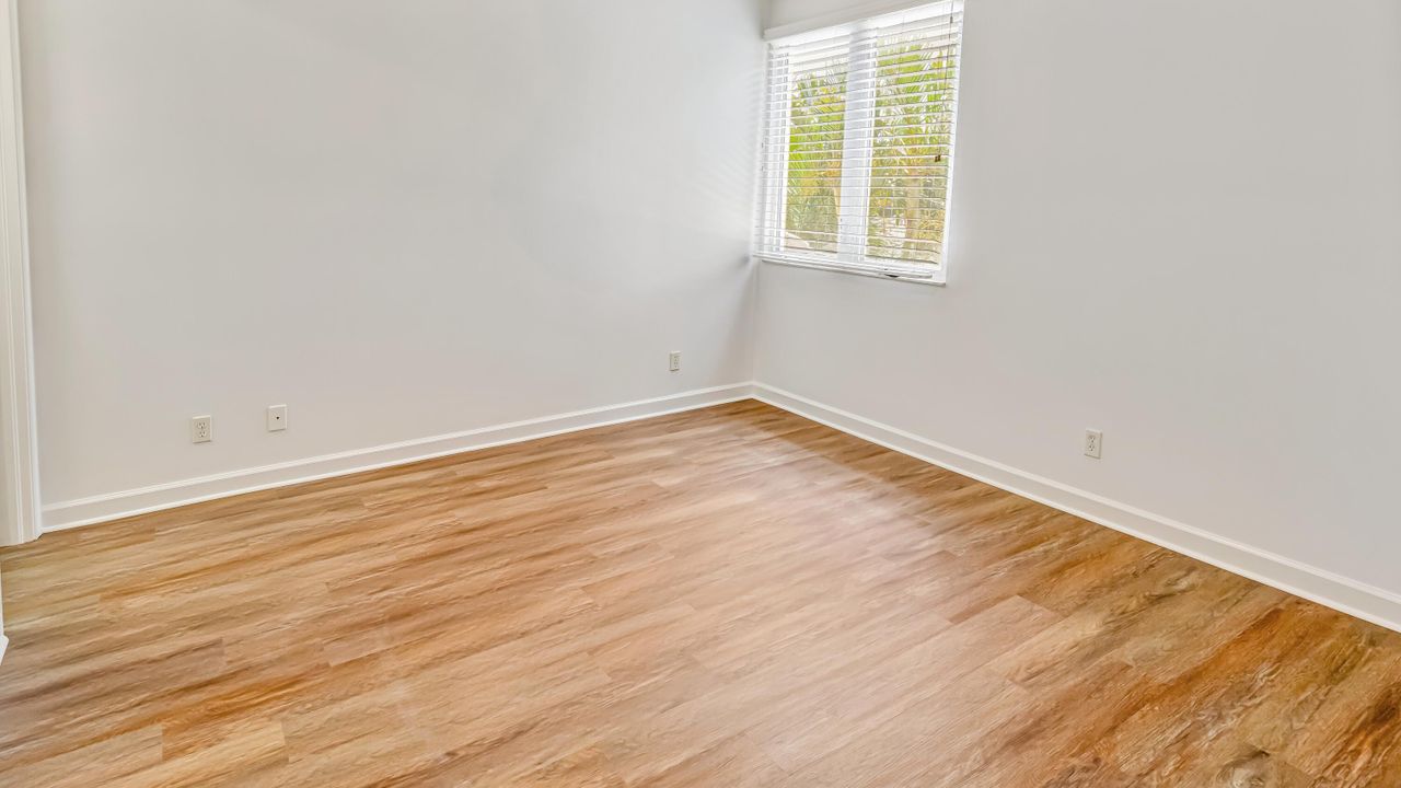 Под контрактом: $2,360,000 (5 спален, 5 ванн, 4107 Квадратных фут)